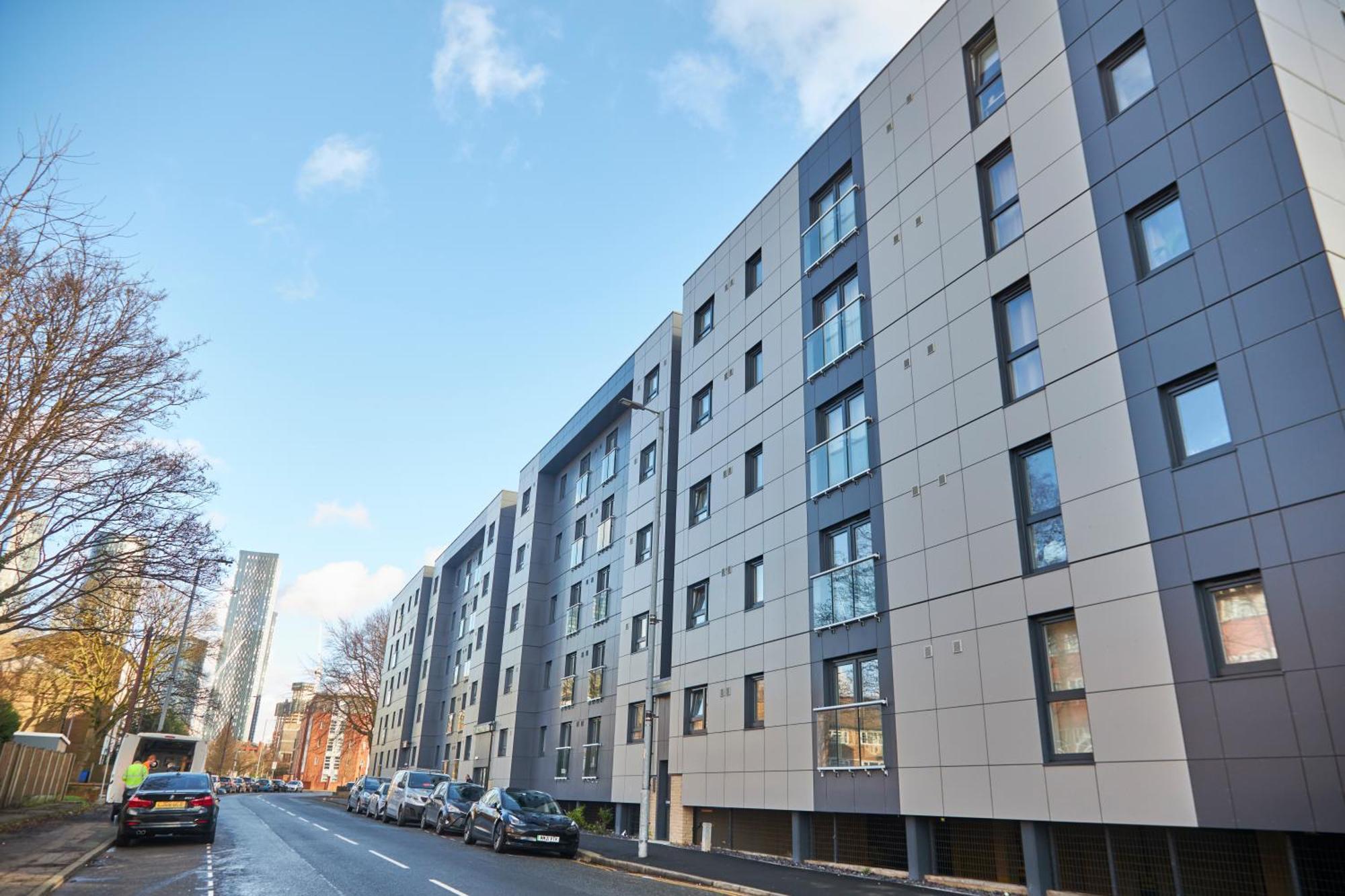 Deluxe And Cozy Two Bedroom With 1 Bathroom And Open Balcony Manchester Exterior photo