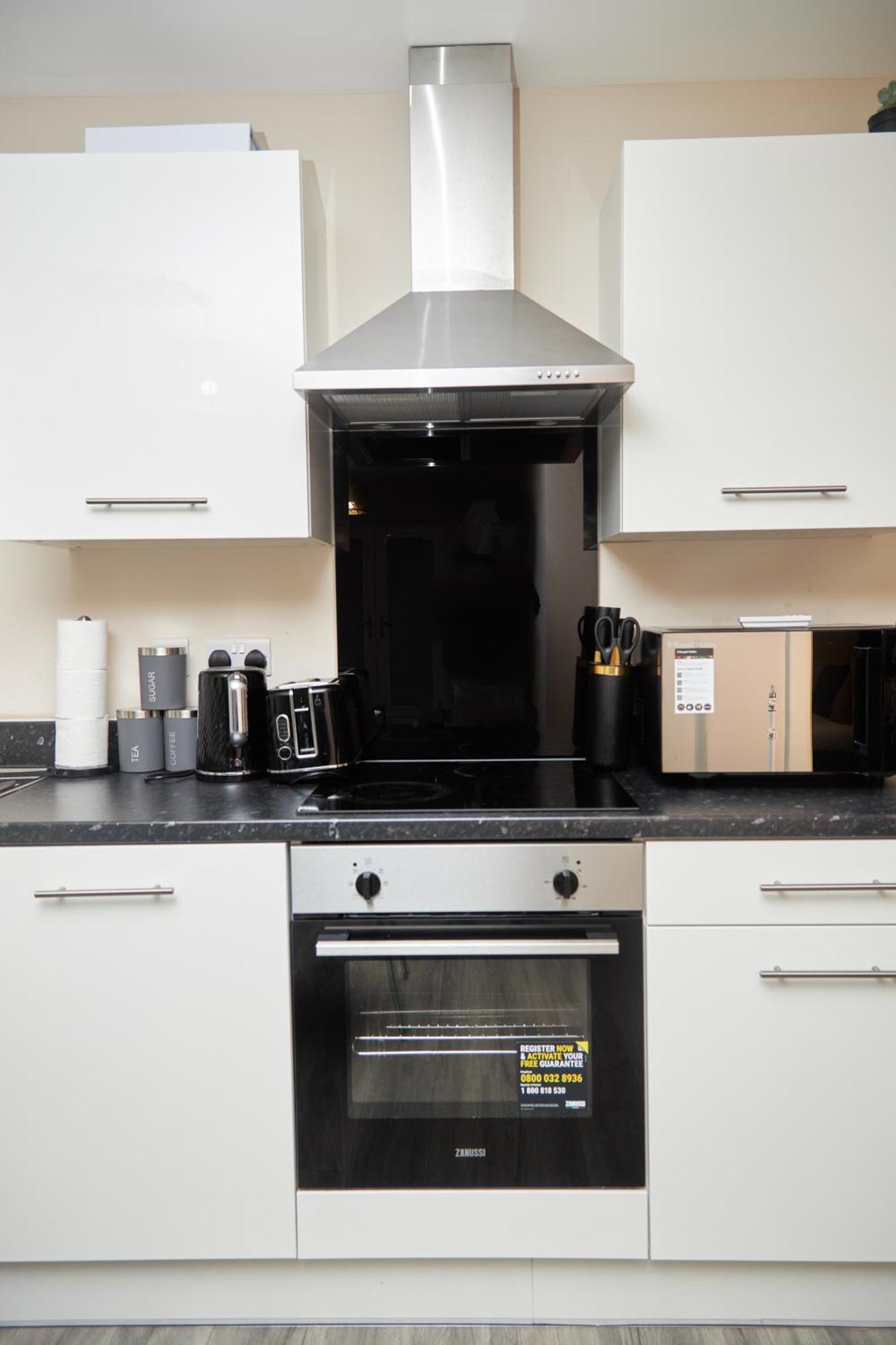 Deluxe And Cozy Two Bedroom With 1 Bathroom And Open Balcony Manchester Exterior photo